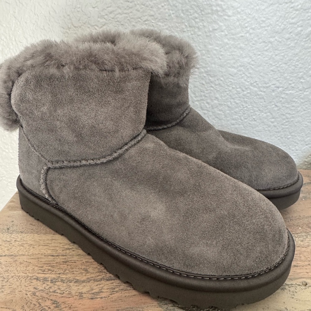 Ugg classic cuff mini boot shearling
